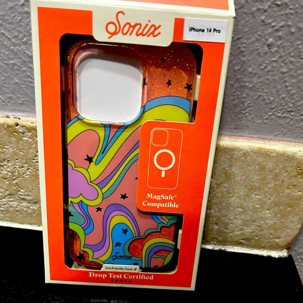 iPhone 14 pro case and screen protector
